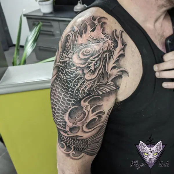 Custom koi en draak tattoo