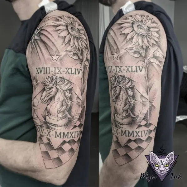 Tattoo met zonnebloem, paard en Romeinse cijfers